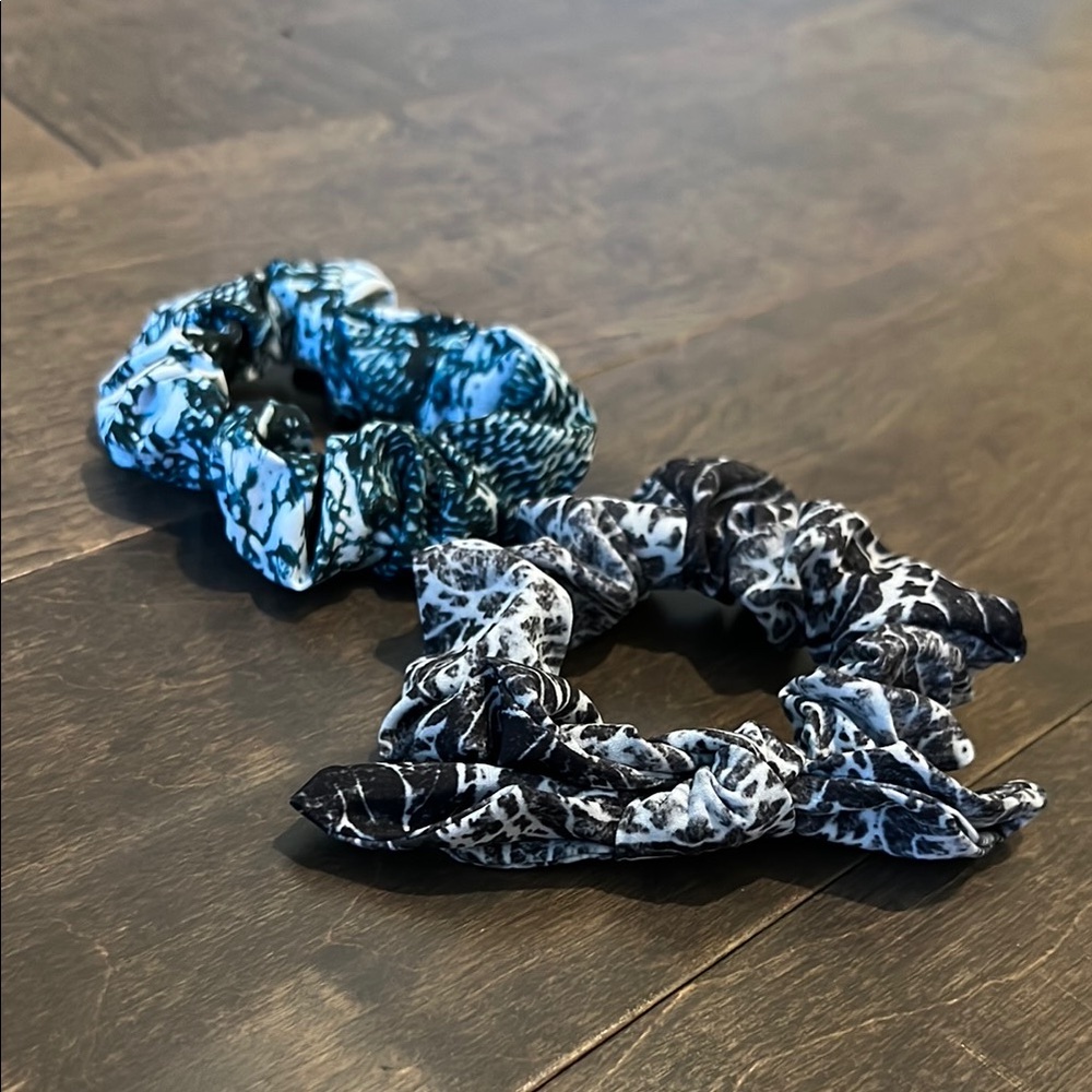 Lululemon Athletica Patterned Hair Scrunchies Set of 2